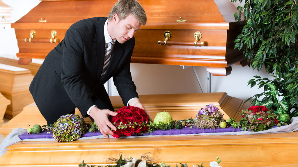 3 Reasons to Consider Pursuing a Degree in Funeral Services | Eastwick  College